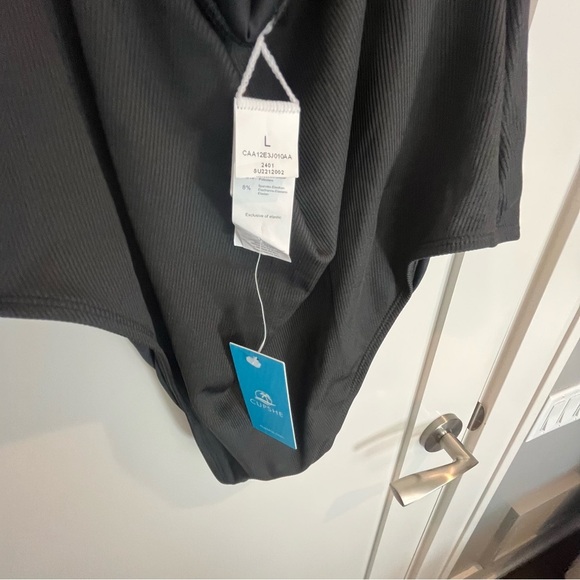 Gold Contrast-Stitching Scalloped Halter One Piece Swimsuit - Picture 7 of 15